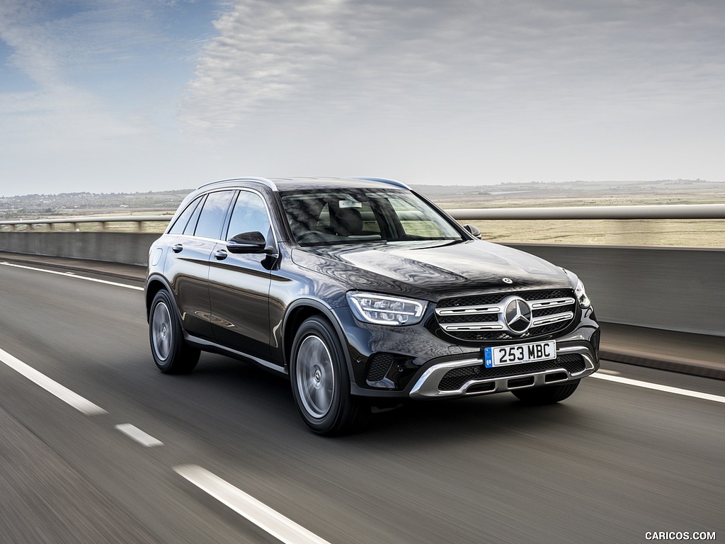 2020 Mercedes-Benz GLC 220d (UK-Spec) - Front Three-Quarter