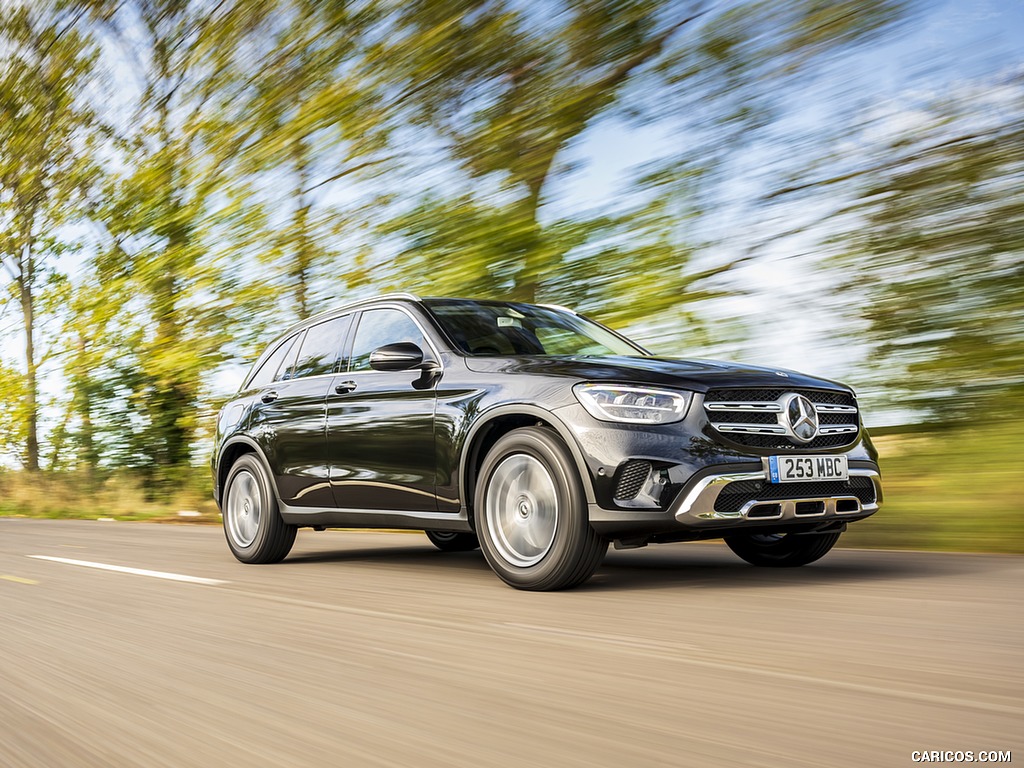 2020 Mercedes-Benz GLC 220d (UK-Spec) - Front Three-Quarter