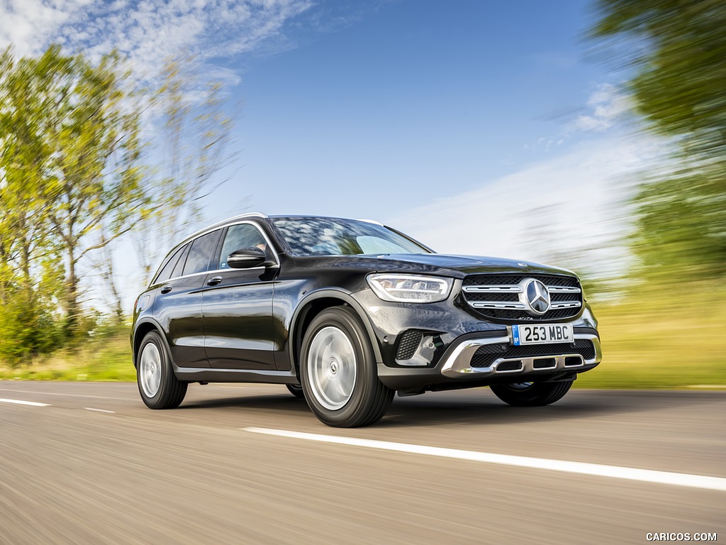 2020 Mercedes-Benz GLC 220d (UK-Spec) - Front Three-Quarter