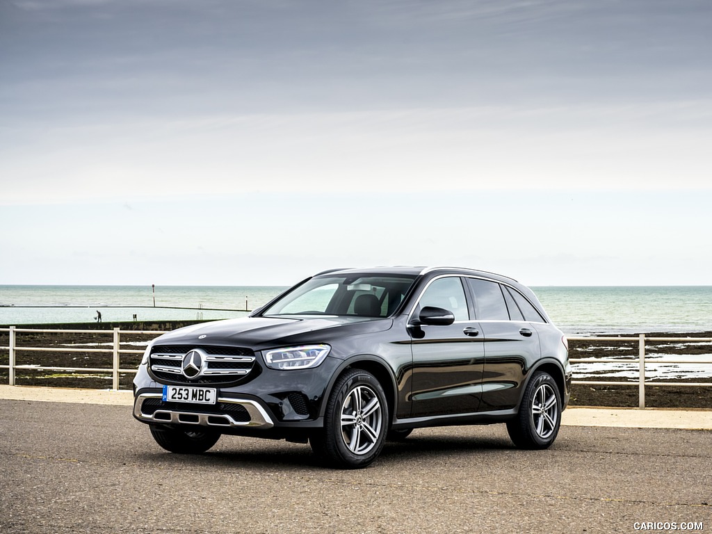 2020 Mercedes-Benz GLC 220d (UK-Spec) - Front Three-Quarter