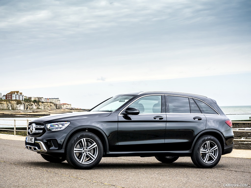 2020 Mercedes-Benz GLC 220d (UK-Spec) - Front Three-Quarter