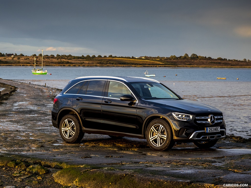 2020 Mercedes-Benz GLC 220d (UK-Spec) - Front Three-Quarter