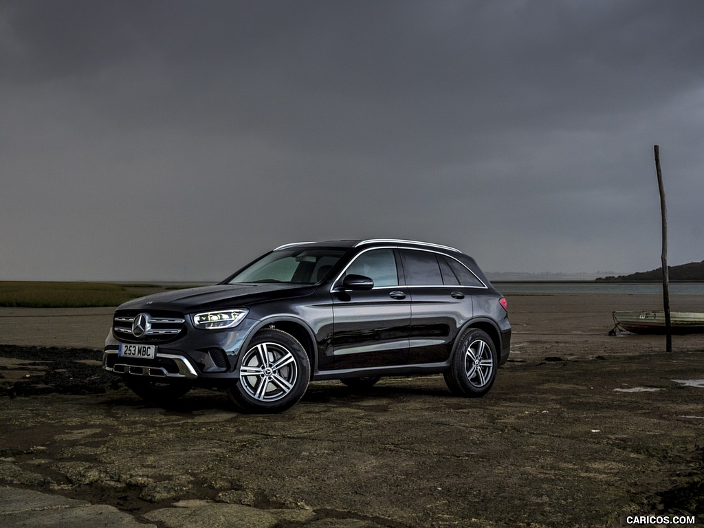 2020 Mercedes-Benz GLC 220d (UK-Spec) - Front Three-Quarter