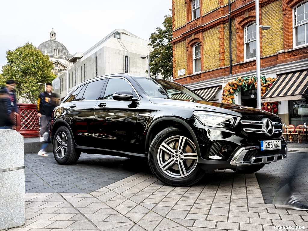 2020 Mercedes-Benz GLC 220d (UK-Spec) - Front Three-Quarter