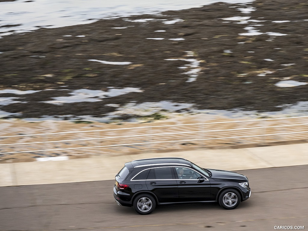 2020 Mercedes-Benz GLC 220d (UK-Spec) - Side