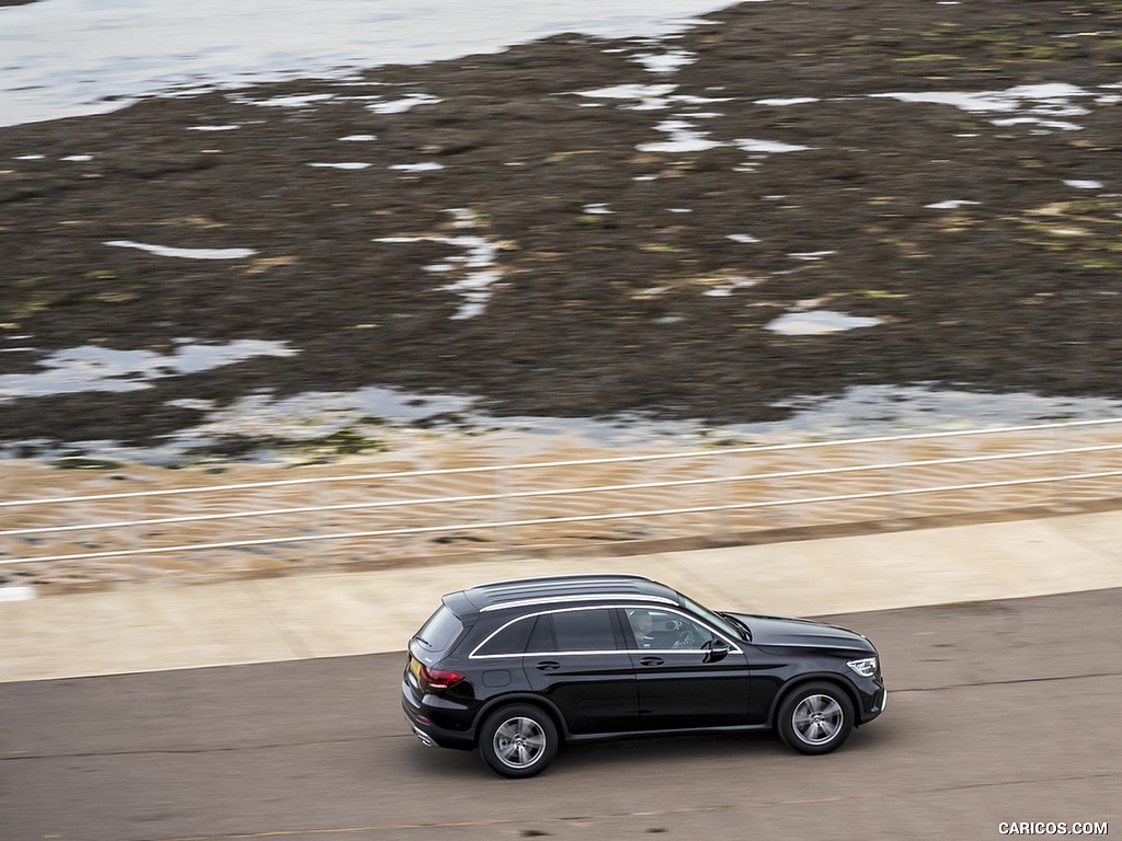 2020 Mercedes-Benz GLC 220d (UK-Spec) - Side