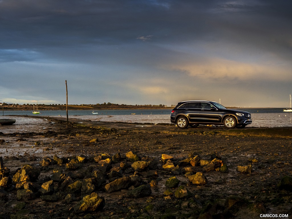 2020 Mercedes-Benz GLC 220d (UK-Spec) - Side