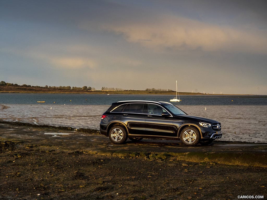 2020 Mercedes-Benz GLC 220d (UK-Spec) - Side