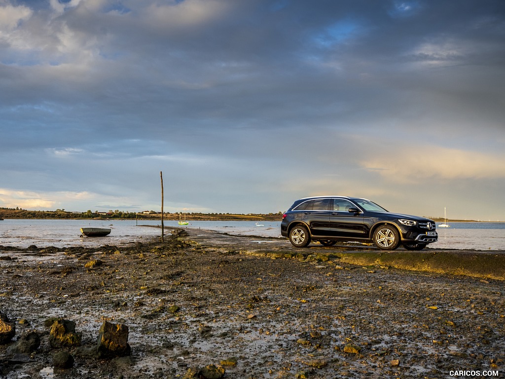 2020 Mercedes-Benz GLC 220d (UK-Spec) - Side