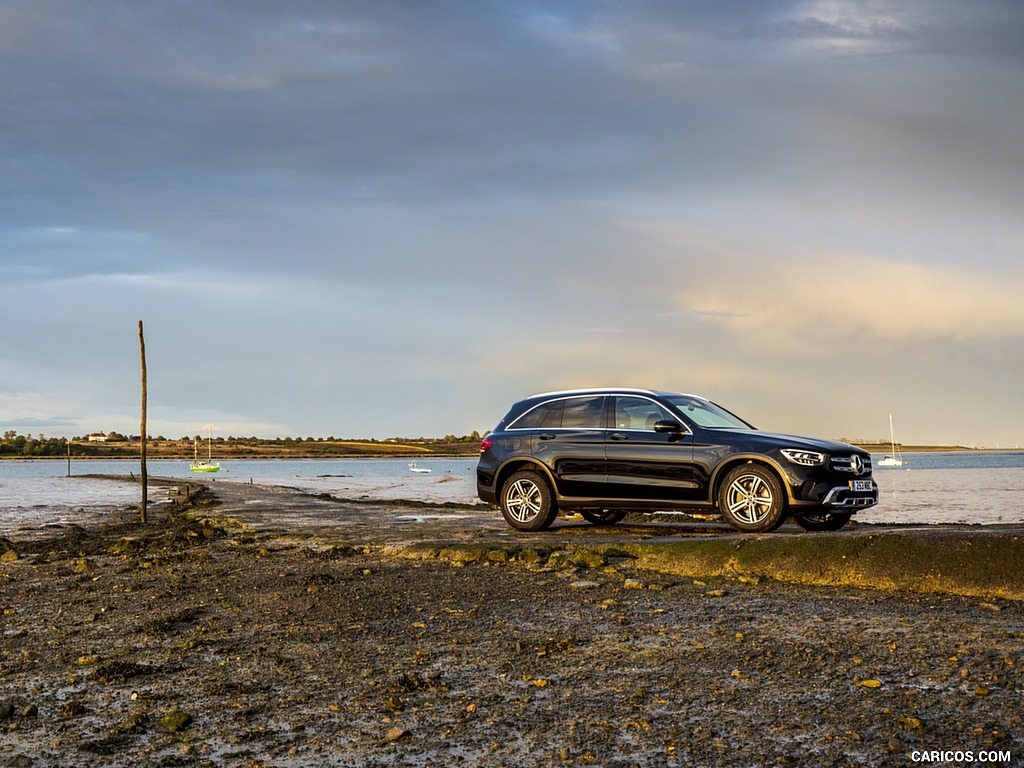 2020 Mercedes-Benz GLC 220d (UK-Spec) - Side