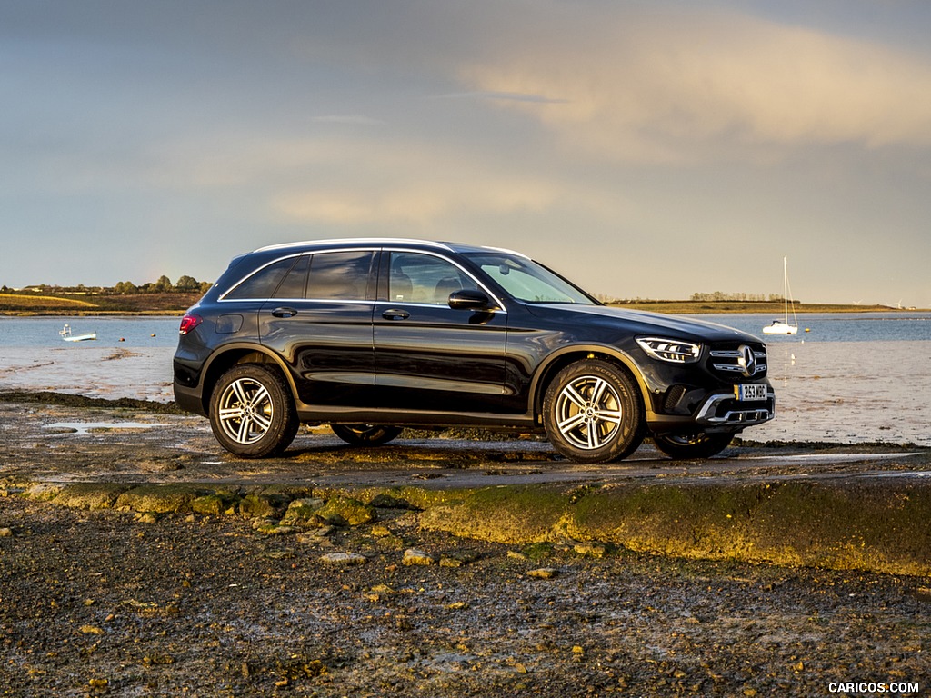 2020 Mercedes-Benz GLC 220d (UK-Spec) - Side