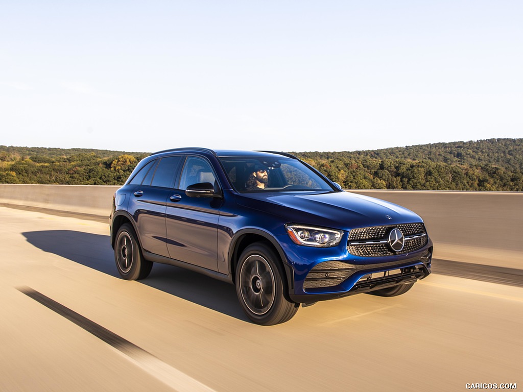 2020 Mercedes-Benz GLC 300 (US-Spec) - Front Three-Quarter