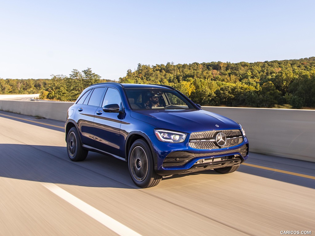 2020 Mercedes-Benz GLC 300 (US-Spec) - Front Three-Quarter