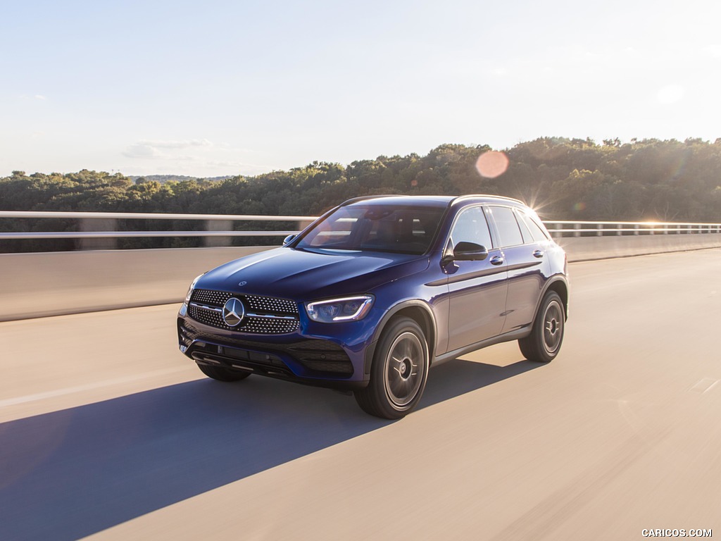 2020 Mercedes-Benz GLC 300 (US-Spec) - Front Three-Quarter