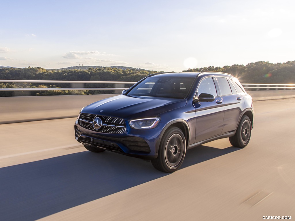 2020 Mercedes-Benz GLC 300 (US-Spec) - Front Three-Quarter