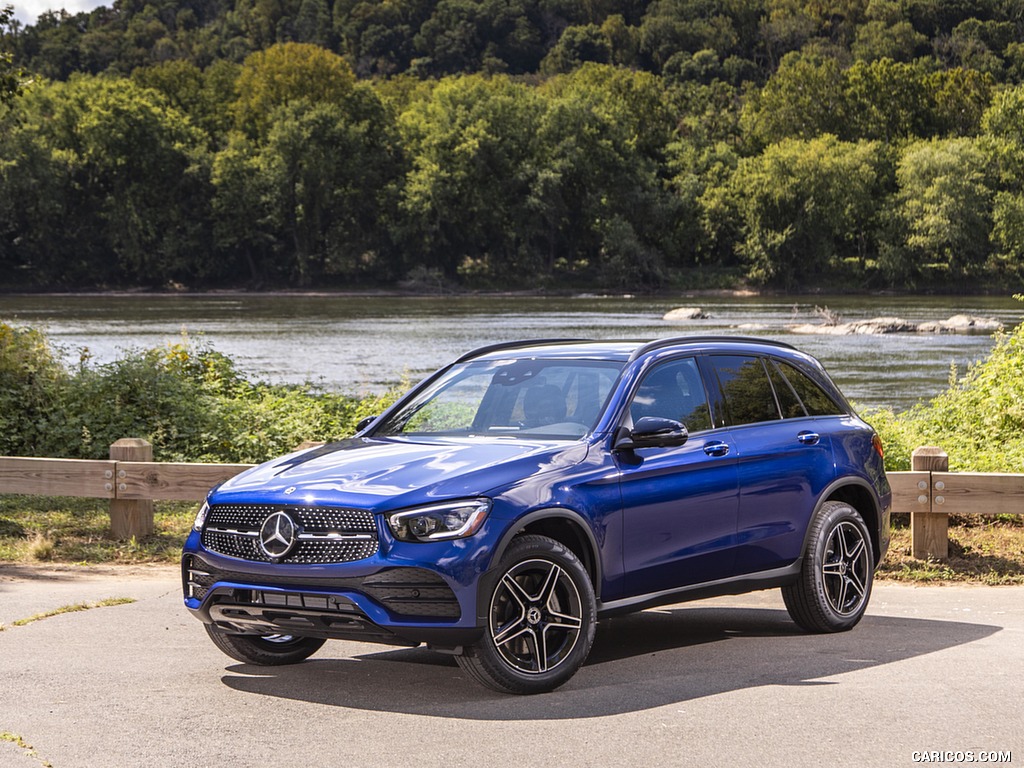 2020 Mercedes-Benz GLC 300 (US-Spec) - Front Three-Quarter