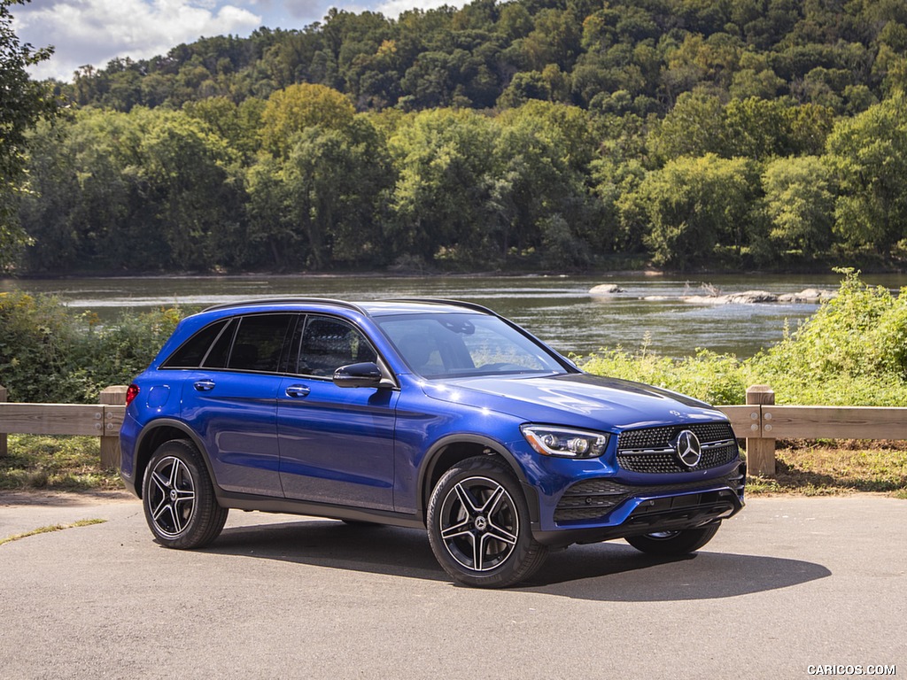 2020 Mercedes-Benz GLC 300 (US-Spec) - Front Three-Quarter