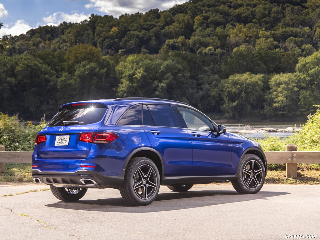 2020 Mercedes-Benz GLC 300 (US-Spec) - Rear Three-Quarter