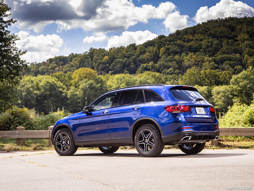 2020 Mercedes-Benz GLC 300 (US-Spec) - Rear Three-Quarter