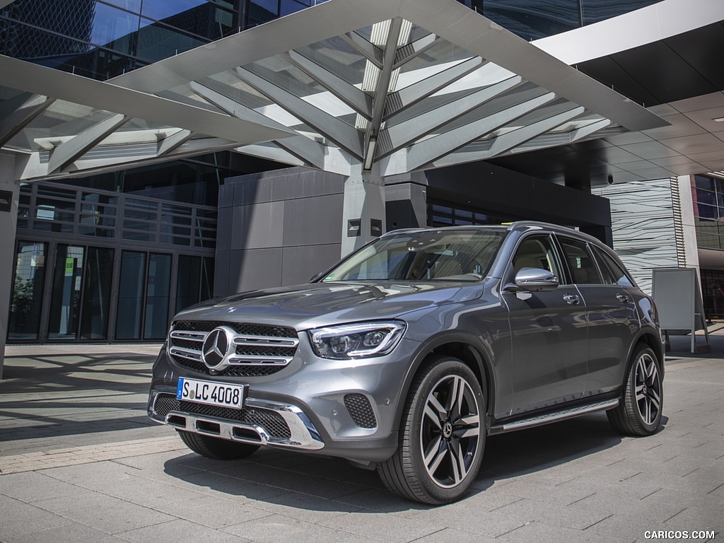 2020 Mercedes-Benz GLC 300 4MATIC (Color: Selenite Grey Metallic) - Front Three-Quarter