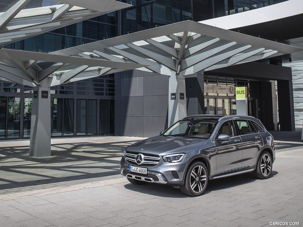 2020 Mercedes-Benz GLC 300 4MATIC (Color: Selenite Grey Metallic) - Front Three-Quarter