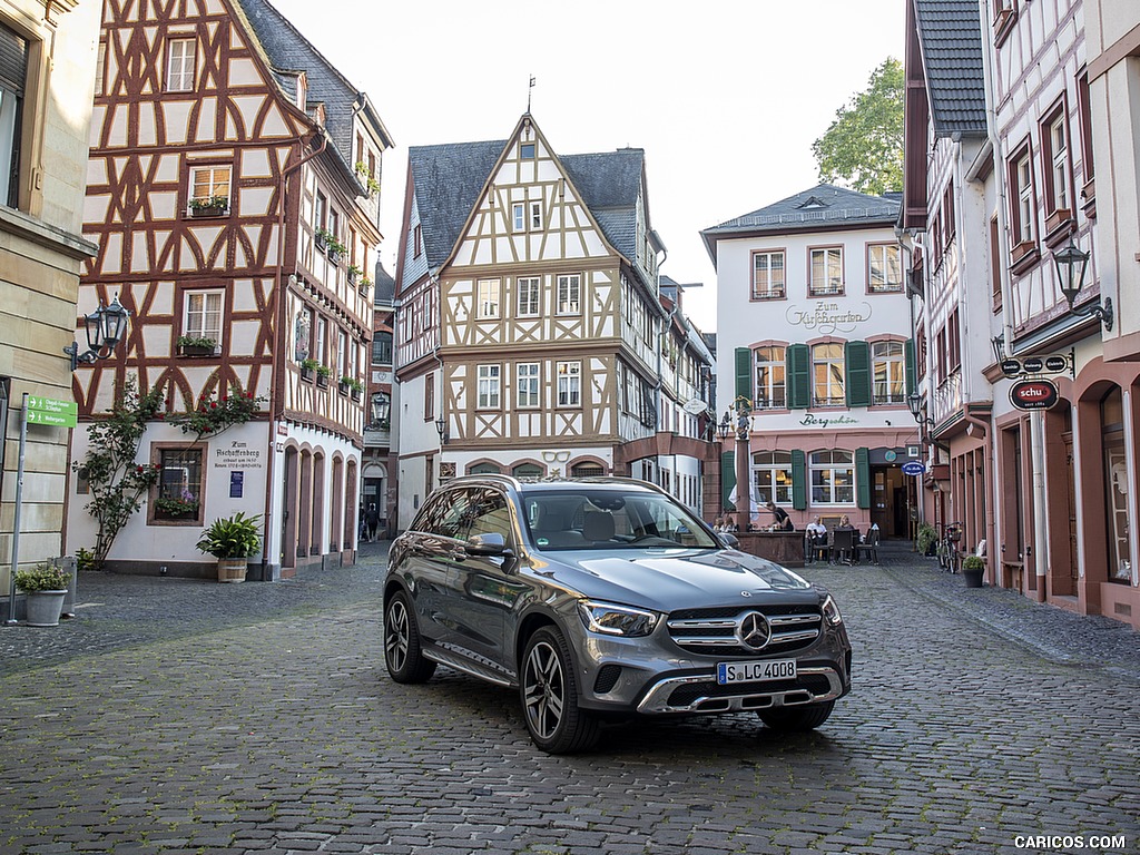 2020 Mercedes-Benz GLC 300 4MATIC (Color: Selenite Grey Metallic) - Front Three-Quarter