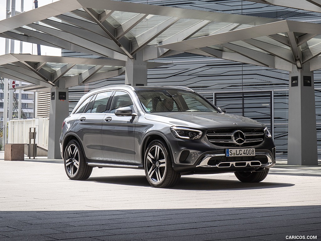 2020 Mercedes-Benz GLC 300 4MATIC (Color: Selenite Grey Metallic) - Front Three-Quarter