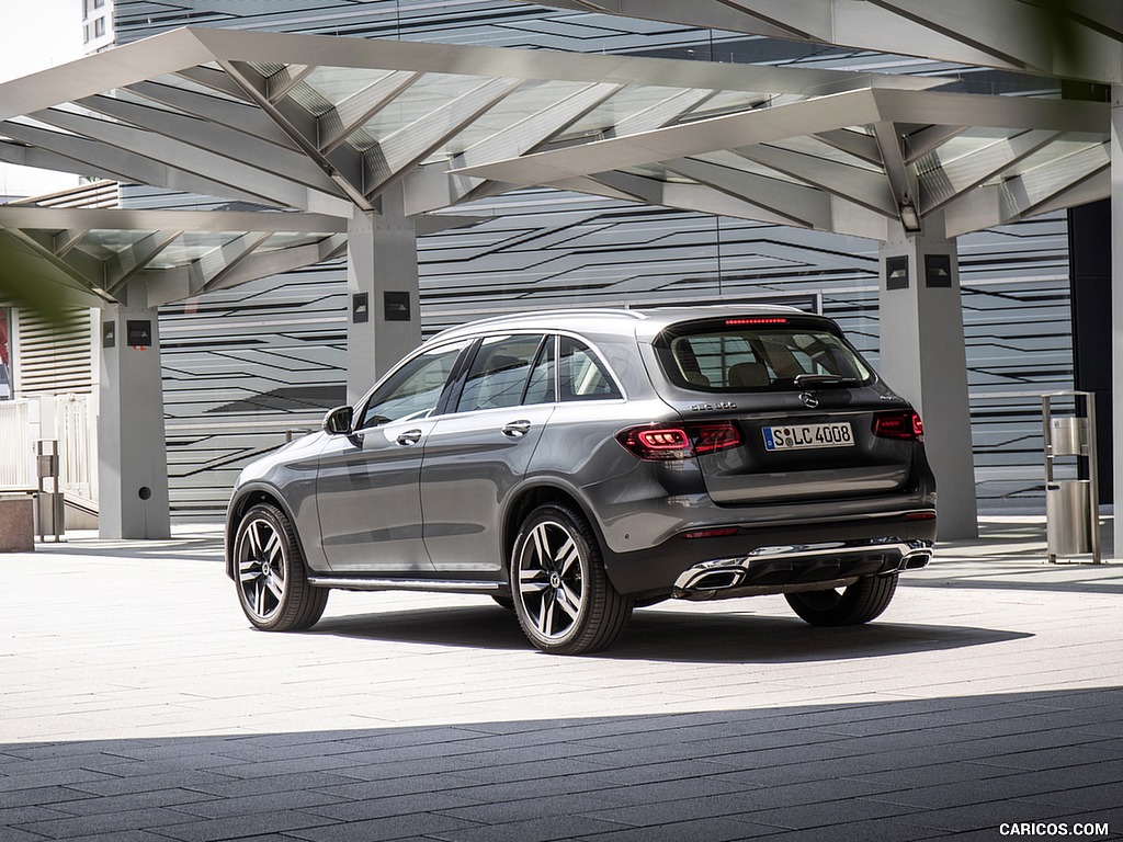 2020 Mercedes-Benz GLC 300 4MATIC (Color: Selenite Grey Metallic) - Rear Three-Quarter