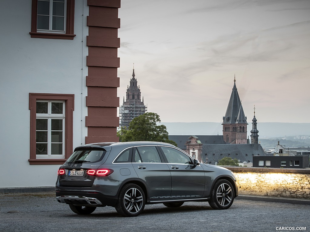 2020 Mercedes-Benz GLC 300 4MATIC (Color: Selenite Grey Metallic) - Rear Three-Quarter