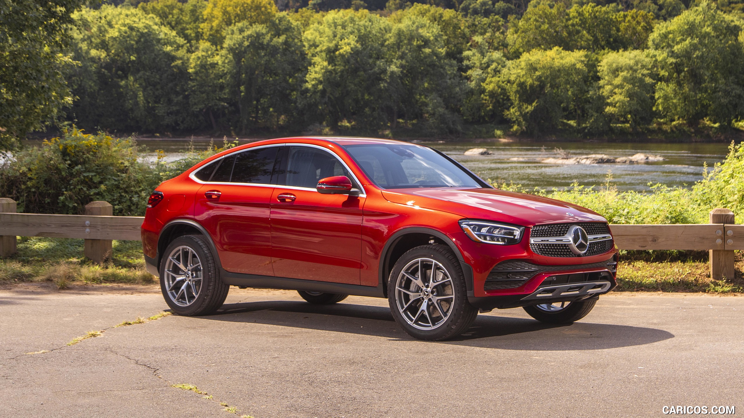 2020 Mercedes-Benz GLC 300 Coupe (US-Spec) - Front Three-Quarter | Caricos