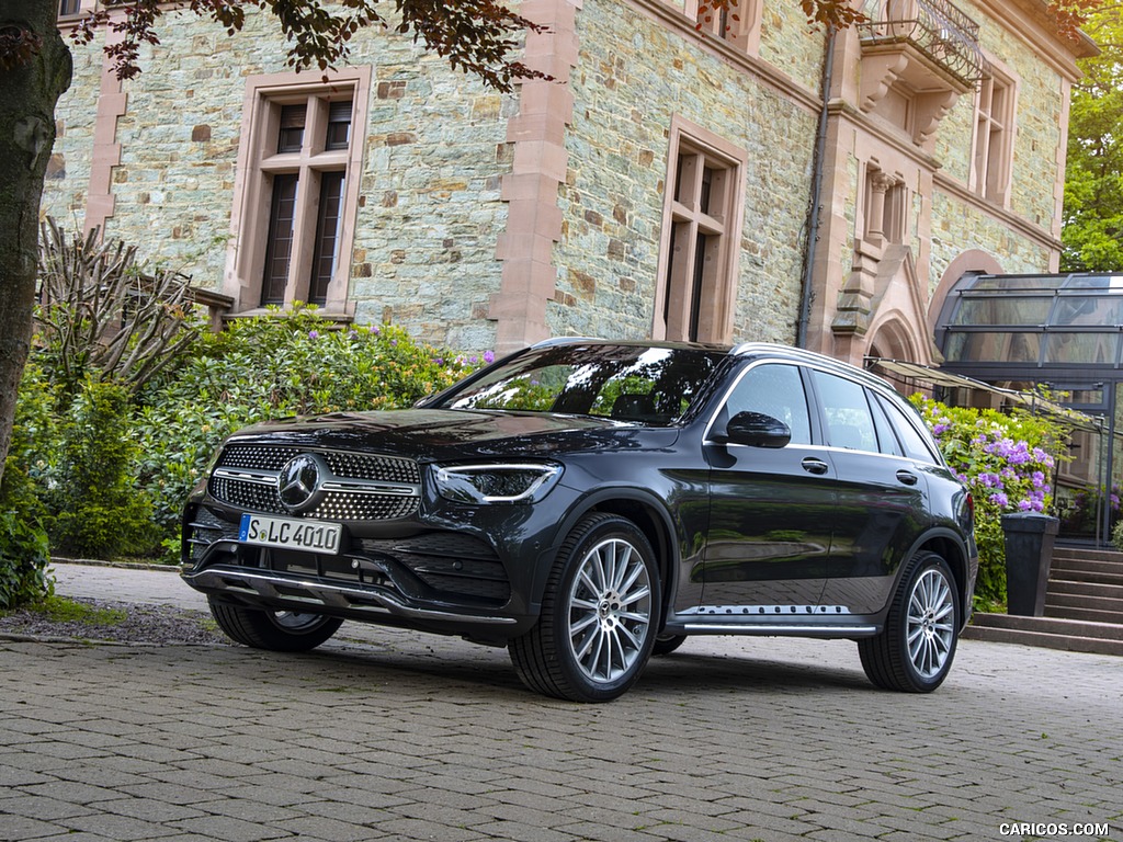 2020 Mercedes-Benz GLC 300 d 4MATIC (Color: Graphite Grey Metallic) - Front Three-Quarter