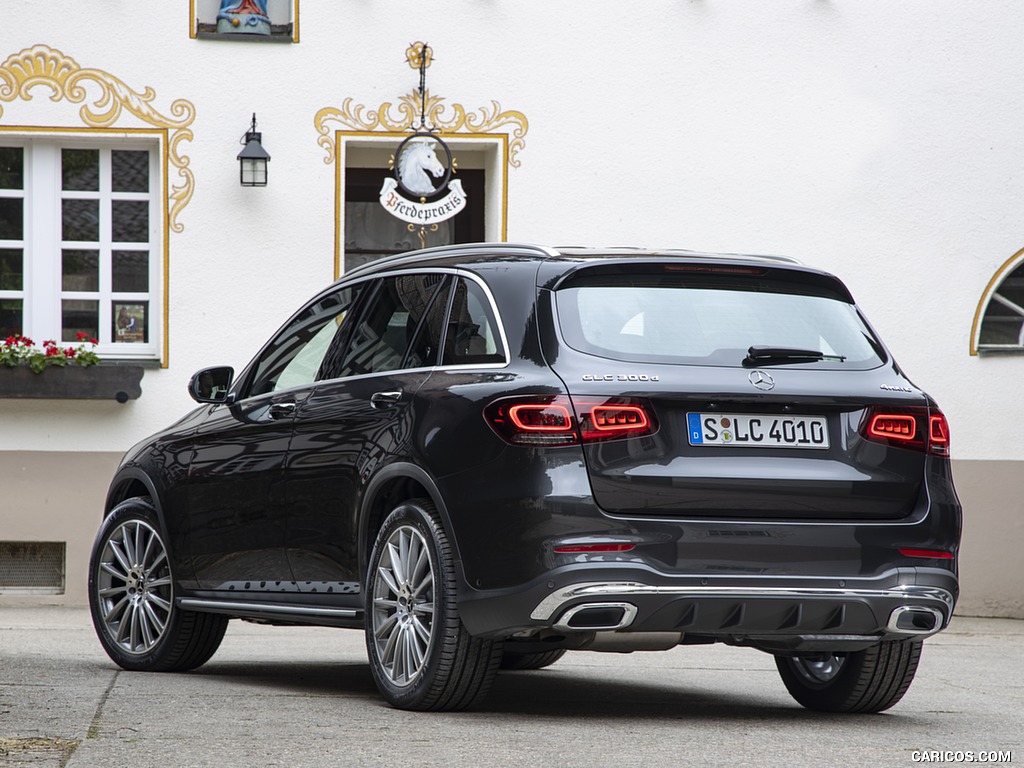 2020 Mercedes-Benz GLC 300 d 4MATIC (Color: Graphite Grey Metallic) - Rear Three-Quarter