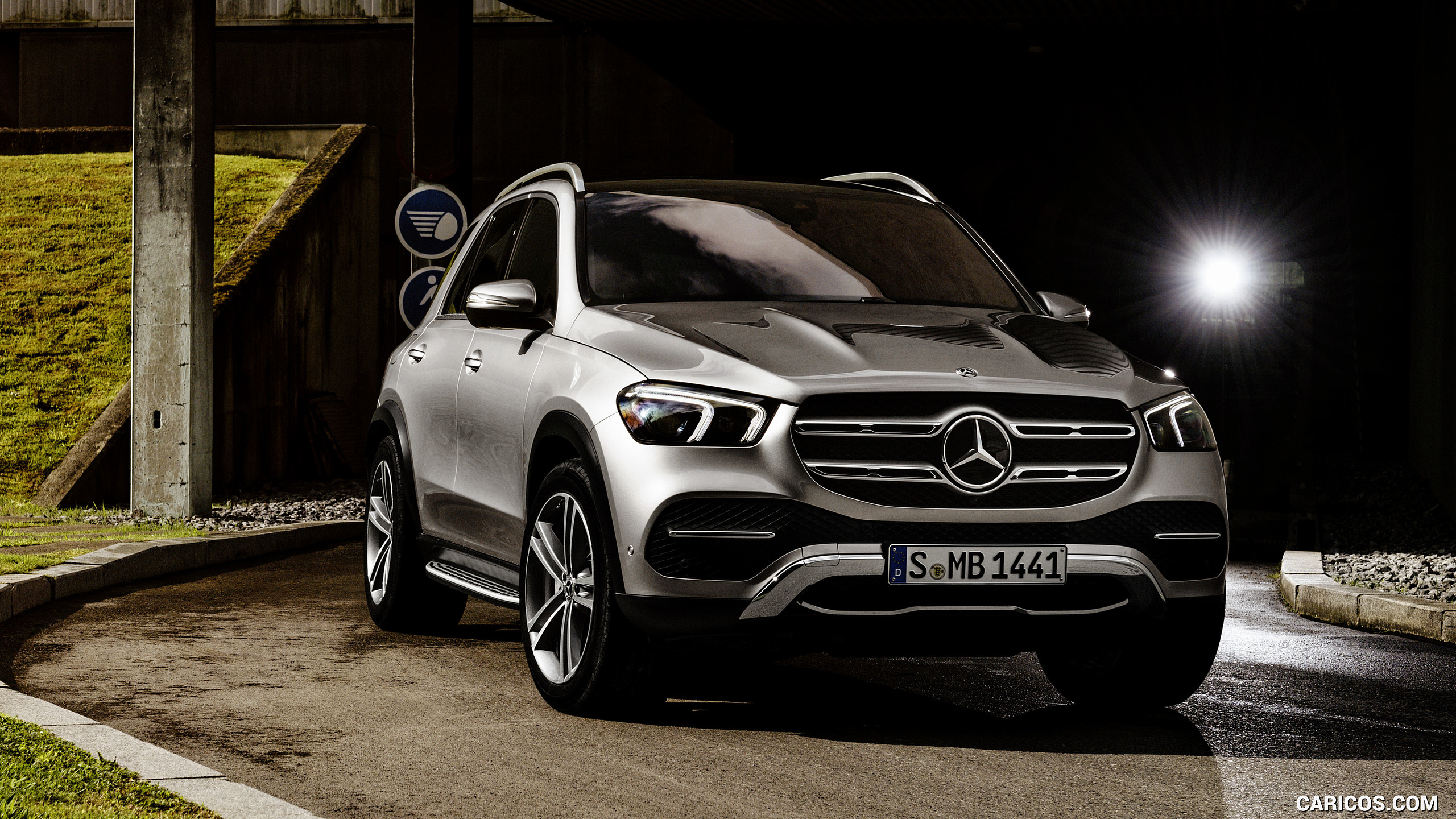 2020 Mercedes-Benz GLE (Color: Mojave Silver) - Front Three-Quarter, #45 of 358