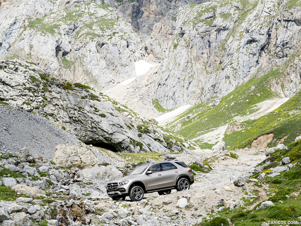 2020 Mercedes-Benz GLE (Color: Mojave Silver) - Front Three-Quarter