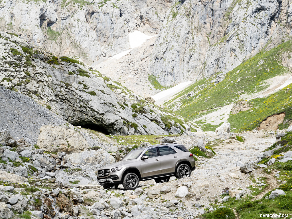 2020 Mercedes-Benz GLE (Color: Mojave Silver) - Front Three-Quarter