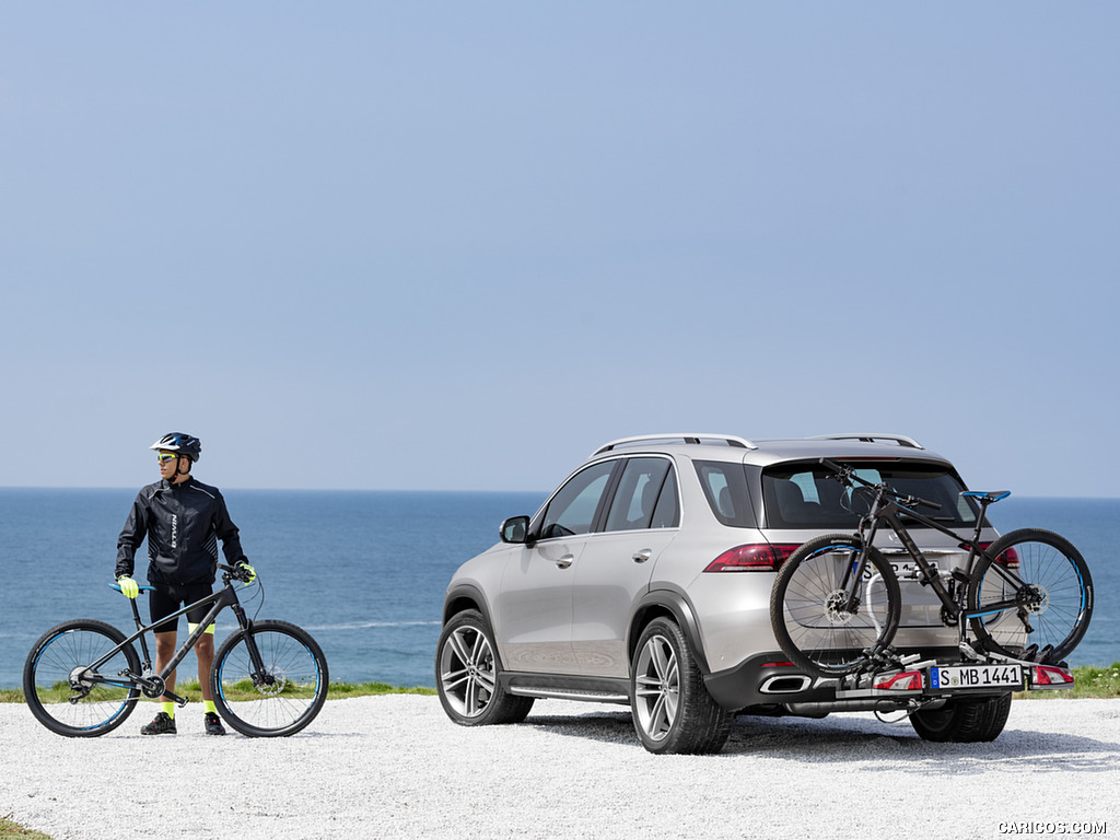 2020 Mercedes-Benz GLE (Color: Mojave Silver) - Rear Three-Quarter