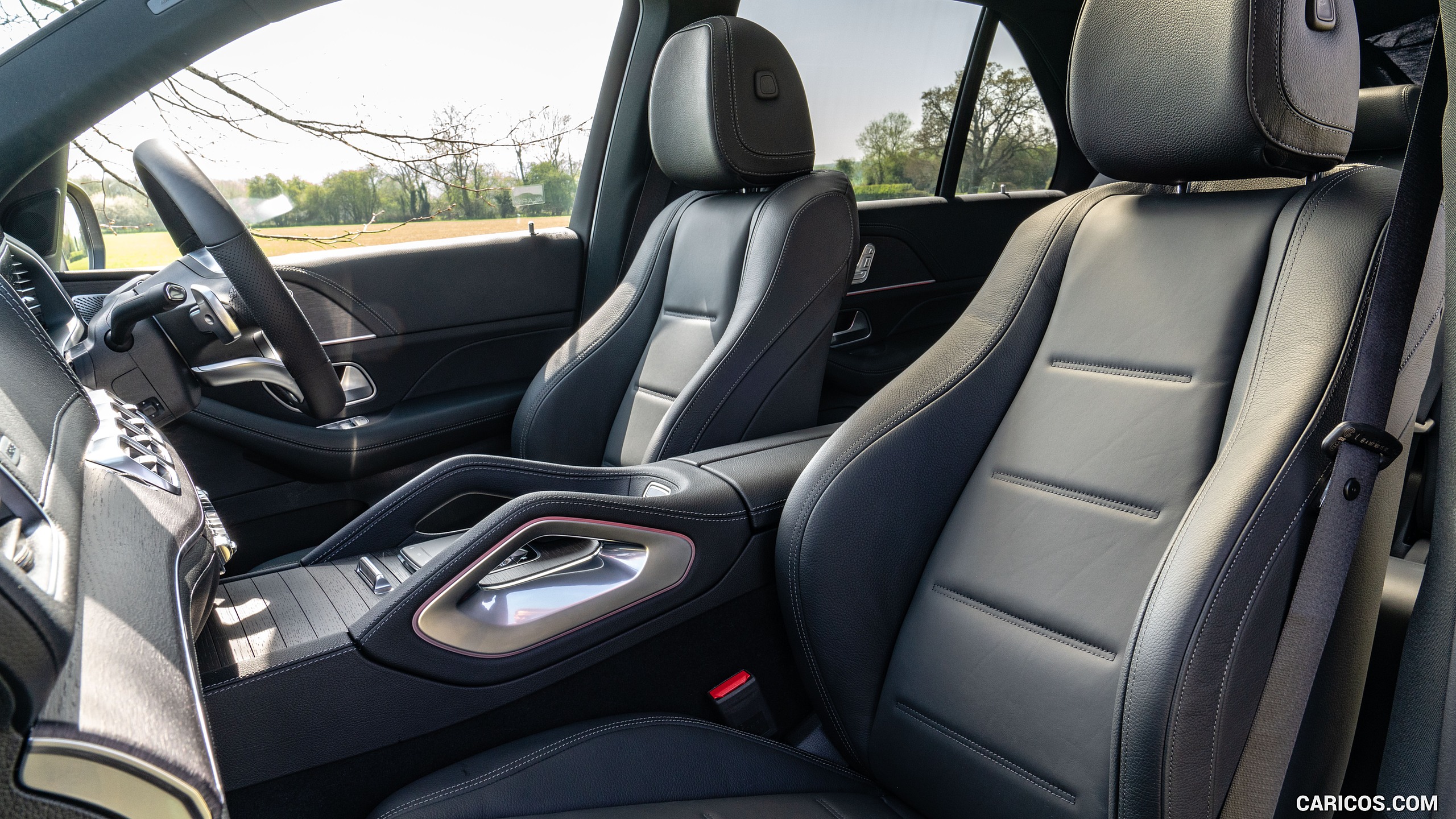 2020 Mercedes-Benz GLE 300d (UK-Spec) - Interior, Front Seats, #42 of 58