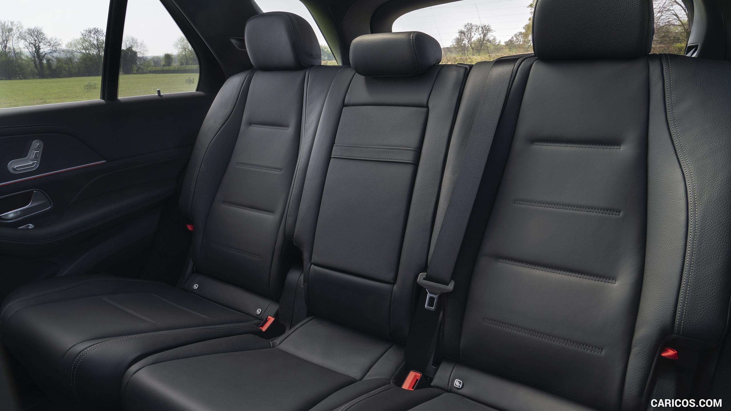 2020 Mercedes-Benz GLE 300d (UK-Spec) - Interior, Rear Seats, #48 of 58