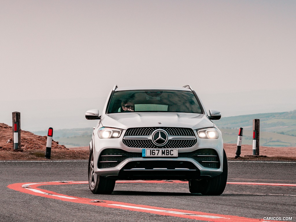 2020 Mercedes-Benz GLE 300d (UK-Spec) - Front