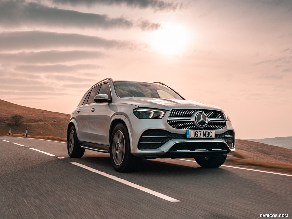 2020 Mercedes-Benz GLE 300d (UK-Spec) - Front Three-Quarter