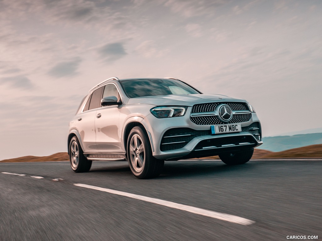 2020 Mercedes-Benz GLE 300d (UK-Spec) - Front Three-Quarter