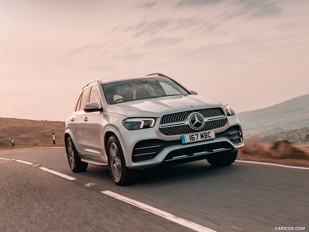 2020 Mercedes-Benz GLE 300d (UK-Spec) - Front Three-Quarter