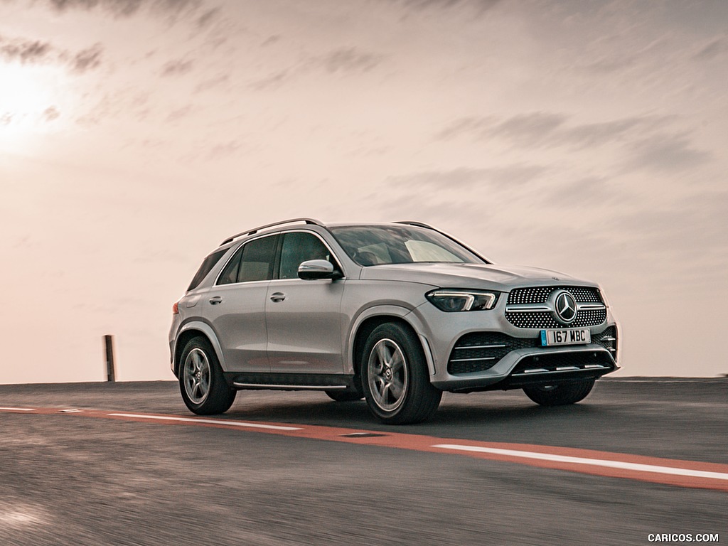 2020 Mercedes-Benz GLE 300d (UK-Spec) - Front Three-Quarter