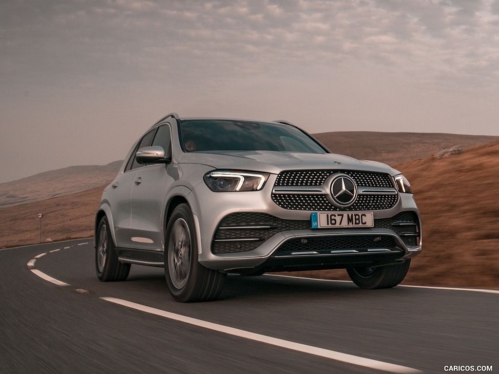 2020 Mercedes-Benz GLE 300d (UK-Spec) - Front Three-Quarter