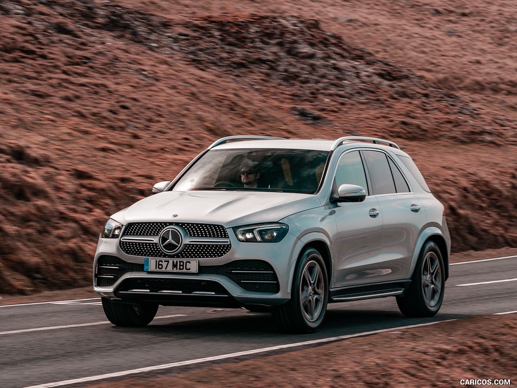 2020 Mercedes-Benz GLE 300d (UK-Spec) - Front Three-Quarter