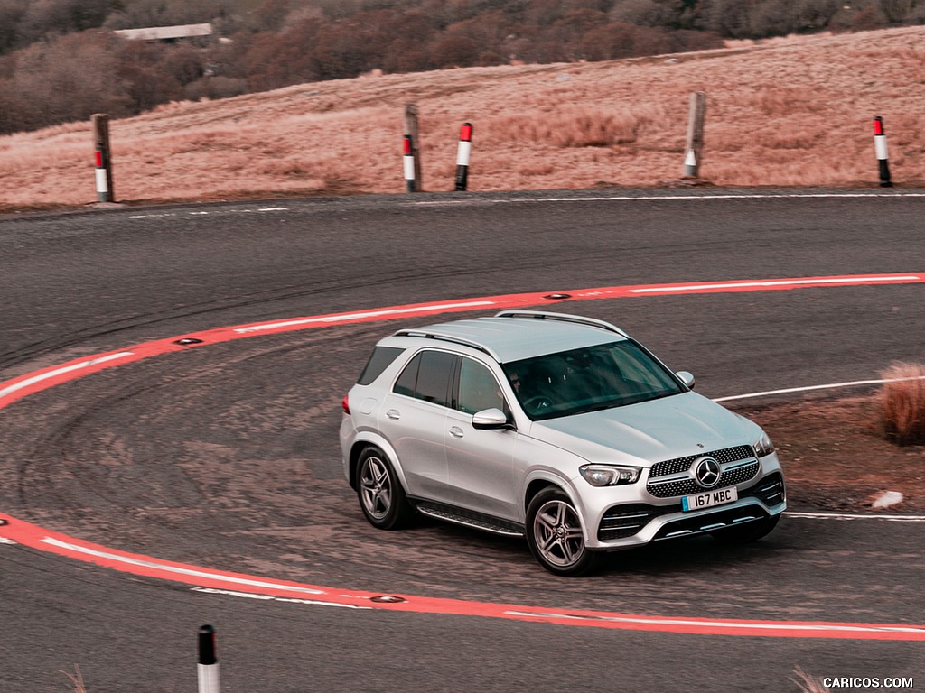 2020 Mercedes-Benz GLE 300d (UK-Spec) - Front Three-Quarter