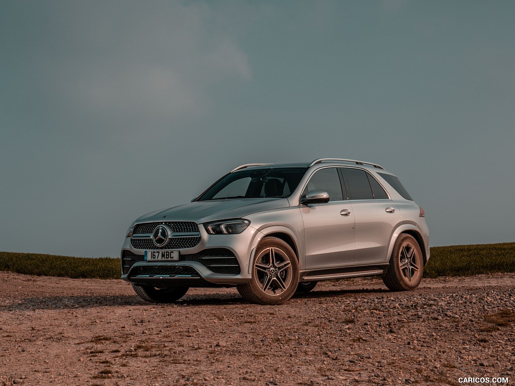 2020 Mercedes-Benz GLE 300d (UK-Spec) - Front Three-Quarter