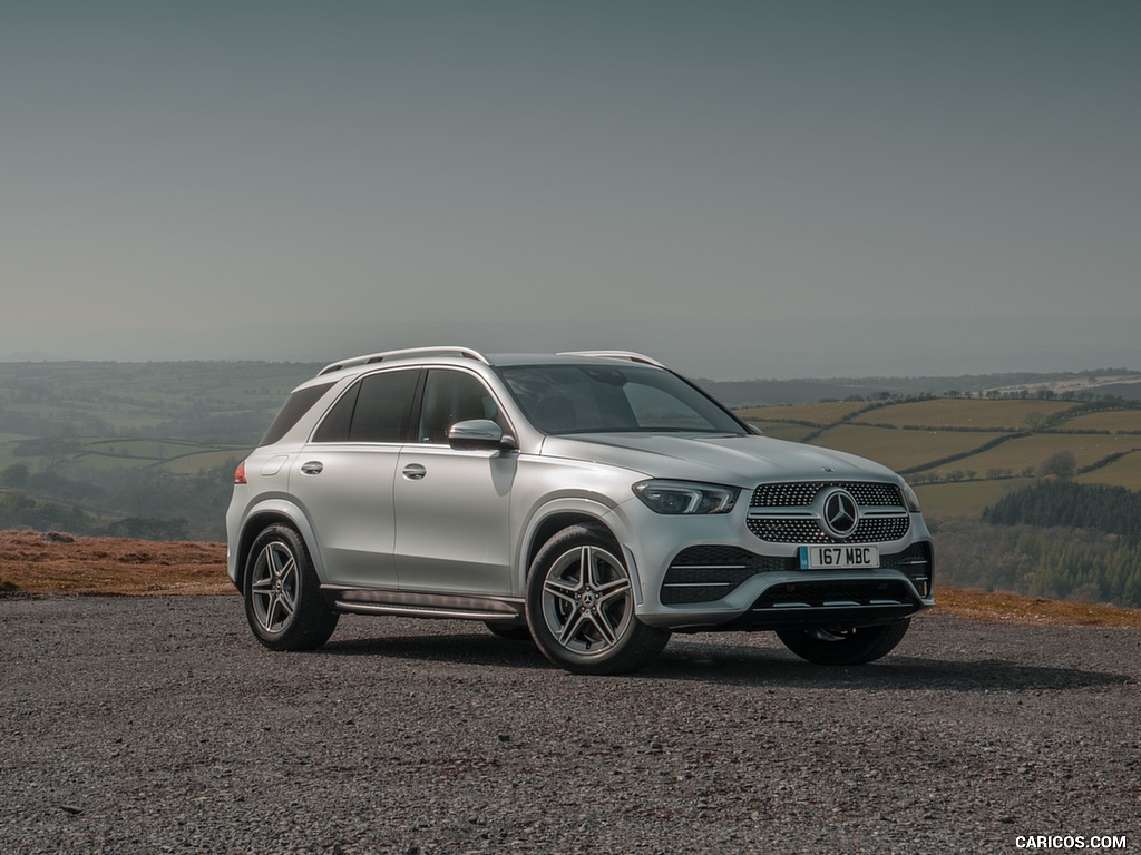 2020 Mercedes-Benz GLE 300d (UK-Spec) - Front Three-Quarter