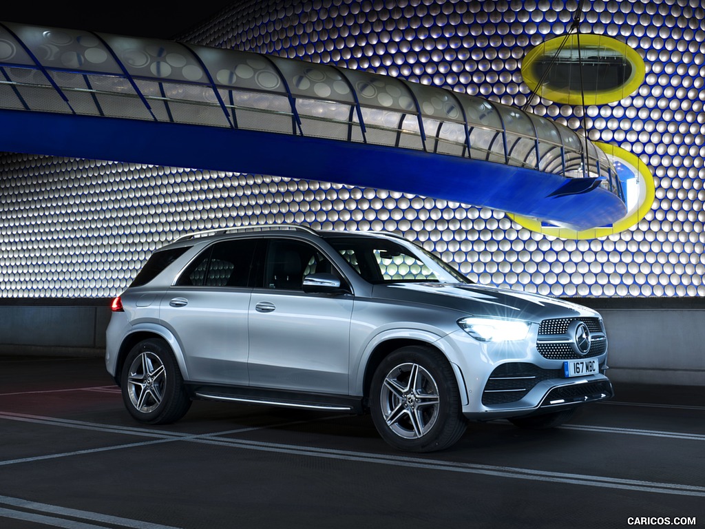 2020 Mercedes-Benz GLE 300d (UK-Spec) - Front Three-Quarter