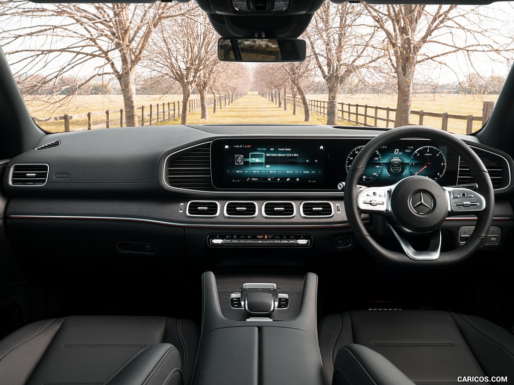 2020 Mercedes-Benz GLE 300d (UK-Spec) - Interior, Cockpit